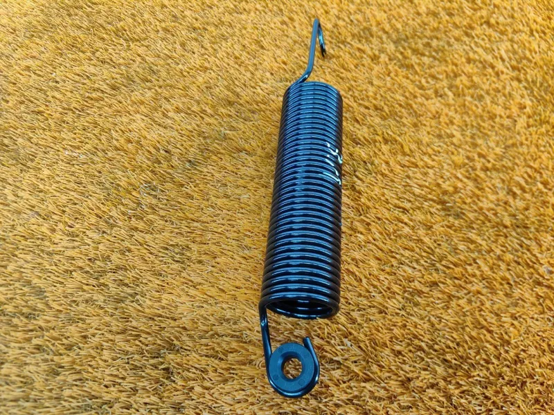 Пружина крышки багажника