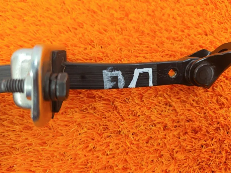 Ограничитель двери