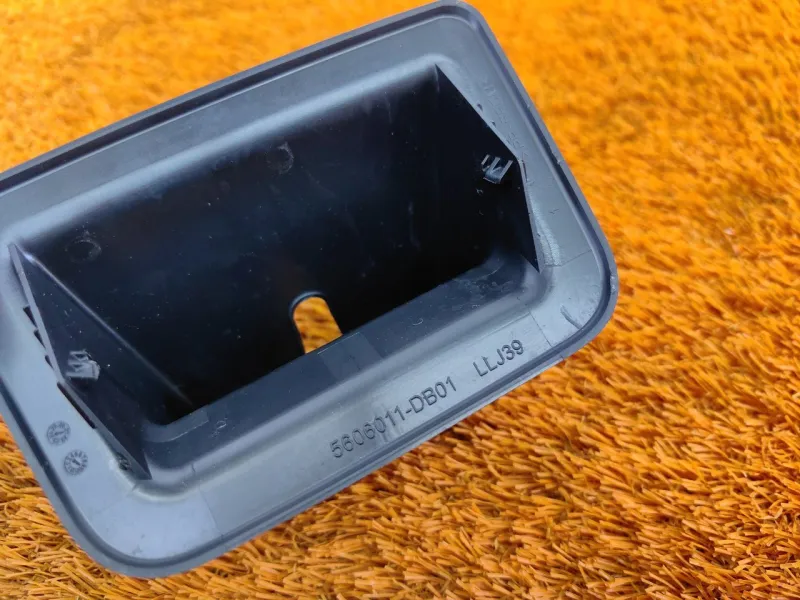 Накладка замка багажника