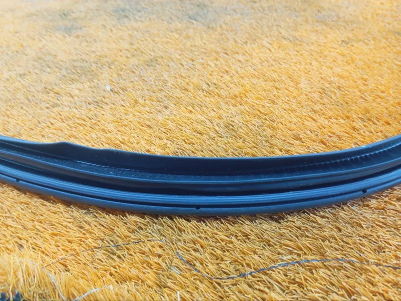 Уплотнитель проема двери