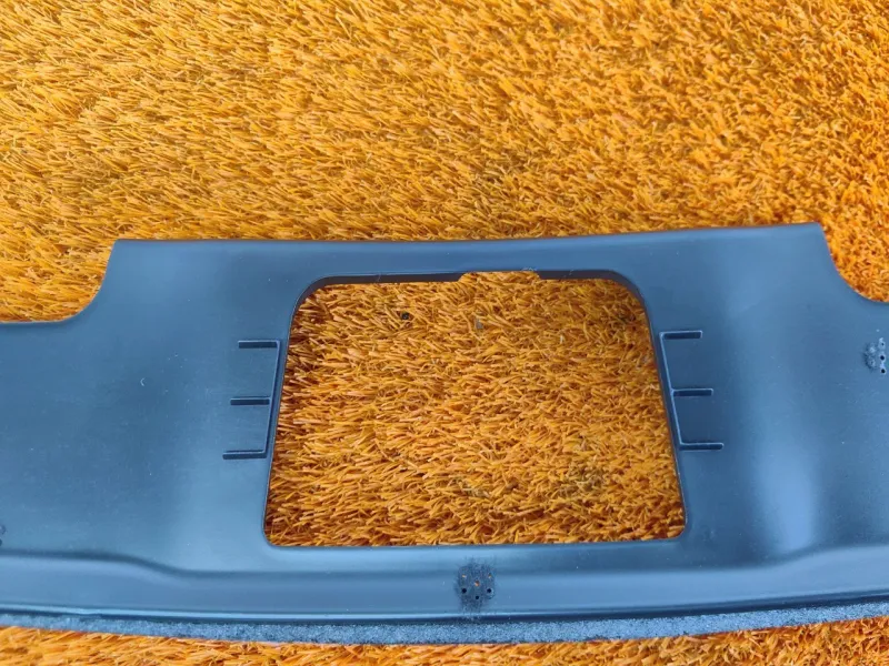 Накладка крышки багажника