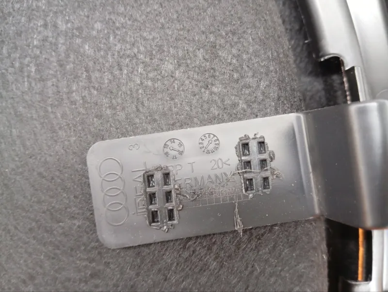 Обшивка багажника