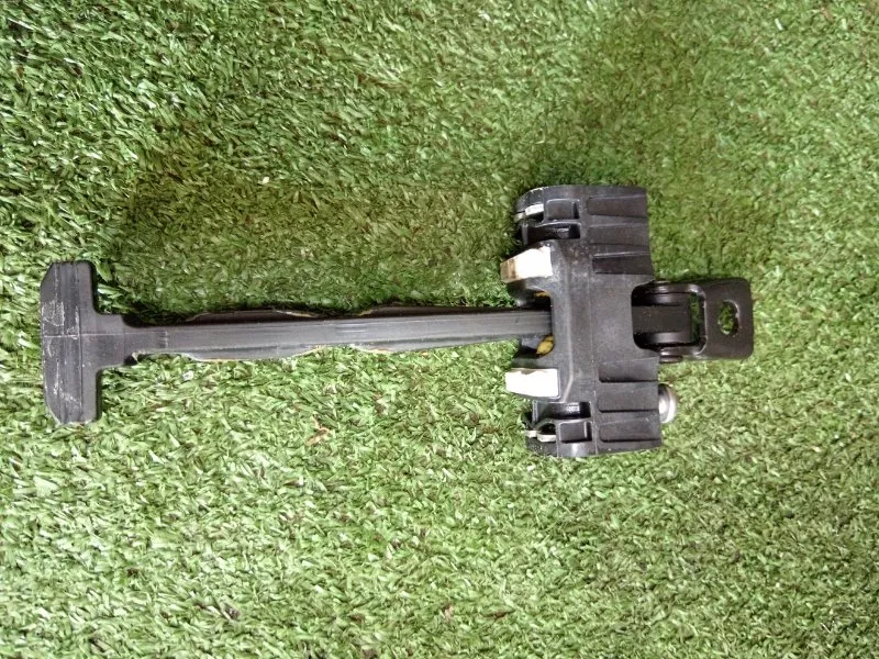 Ограничитель двери