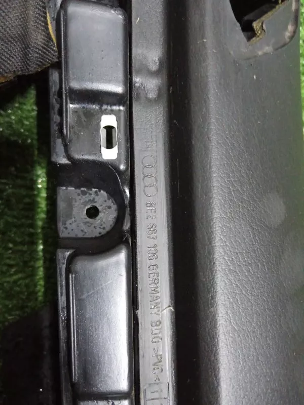 Обшивка двери Audi A4 2006 8E0867305 B7, передняя правая