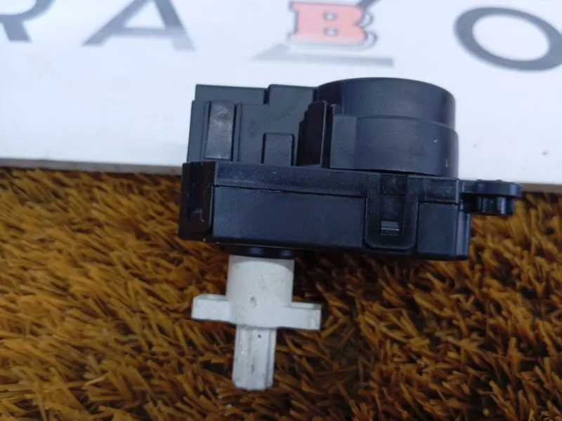 Моторчик заслонки печки