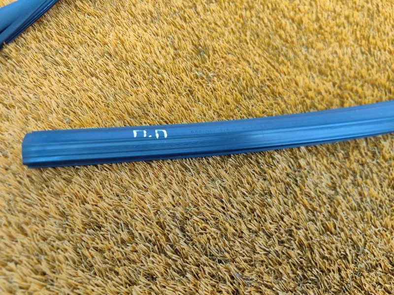 Уплотнитель стекла двери