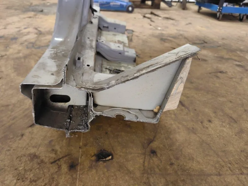 Порог с центральной стойкой