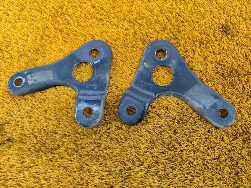 Крепление балки подвески