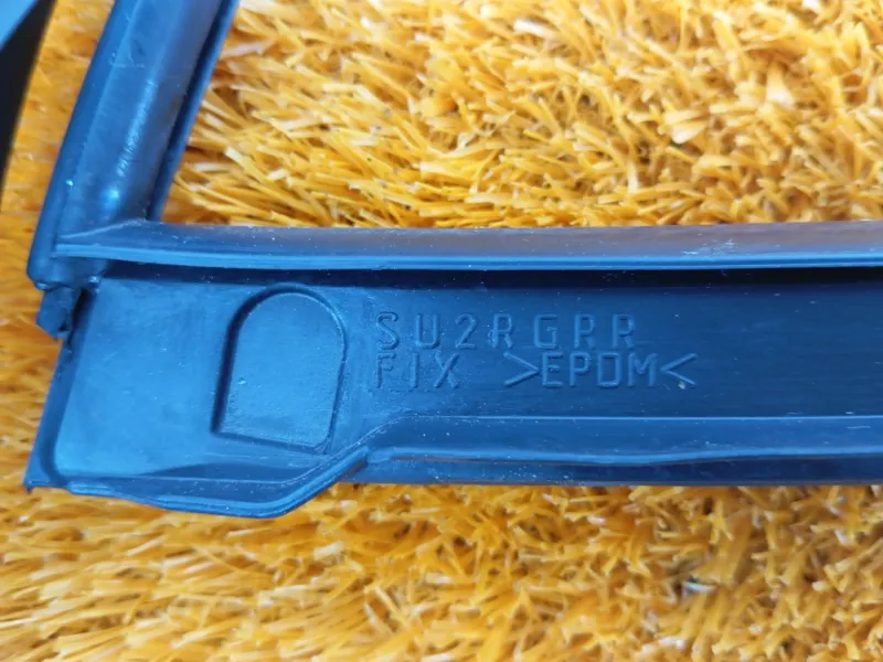 Уплотнитель стекла двери