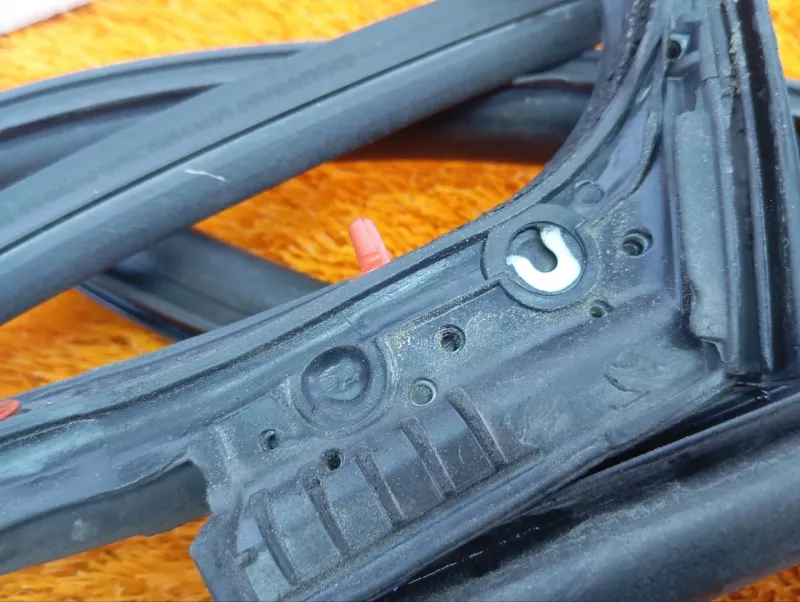 Уплотнитель двери