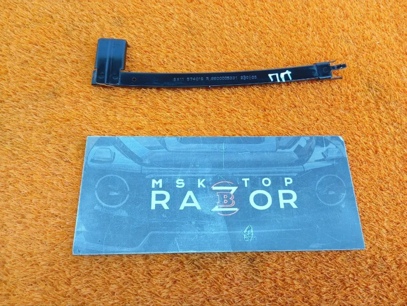 Направляющая стекла двери