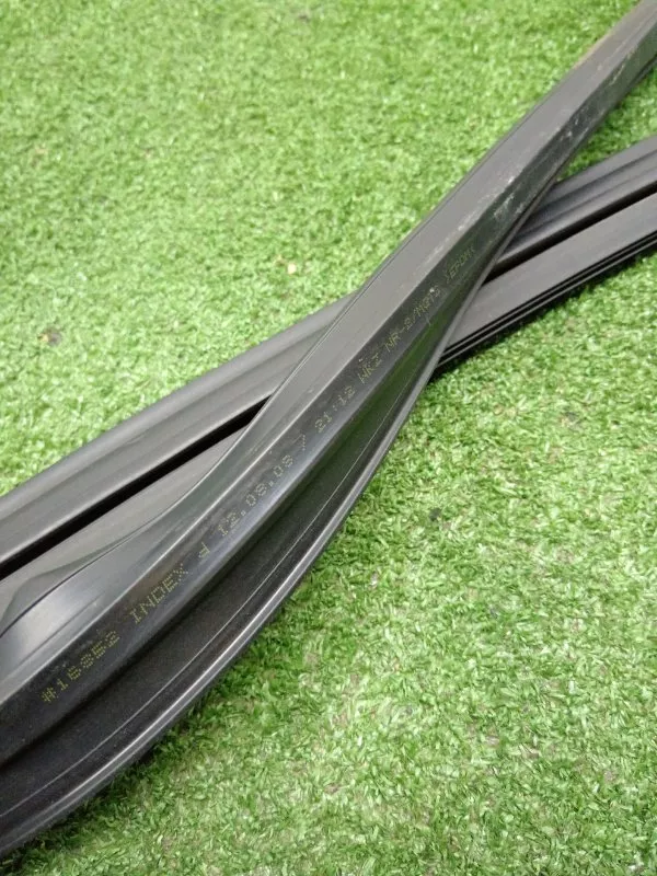 Уплотнитель стекла двери