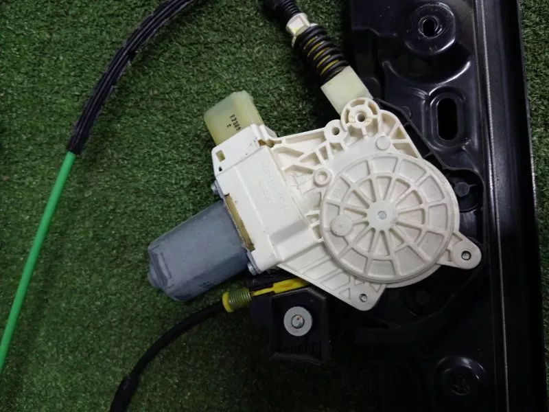 Стеклоподъемник BMW 5-Series 2010 51337182132 F10, передний правый