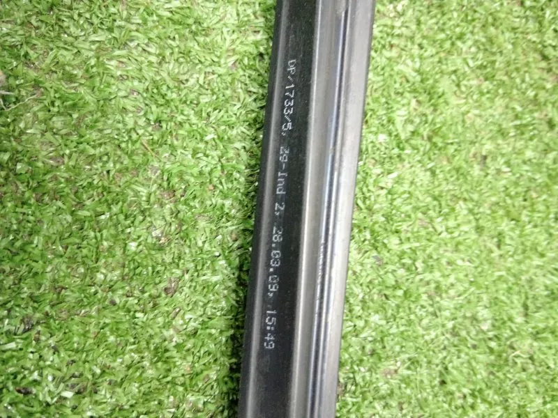 Уплотнитель стекла двери