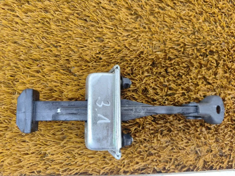 Ограничитель двери