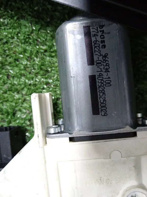 Стеклоподъемник Audi A4 2009 8K0837462E B8, передний правый