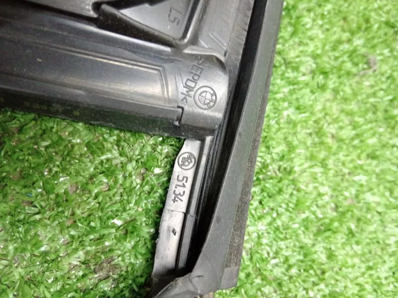 Уплотнитель стекла двери