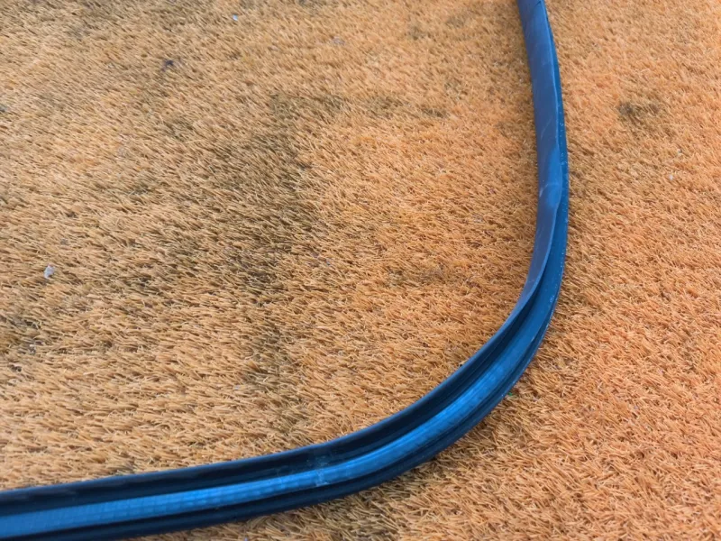 Уплотнитель проема двери