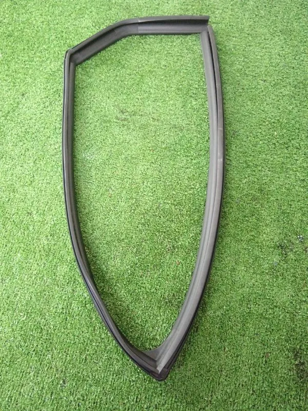 Уплотнитель стекла двери