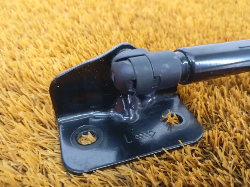 Амортизатор багажника