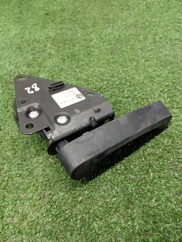 Привод замка двери багажника