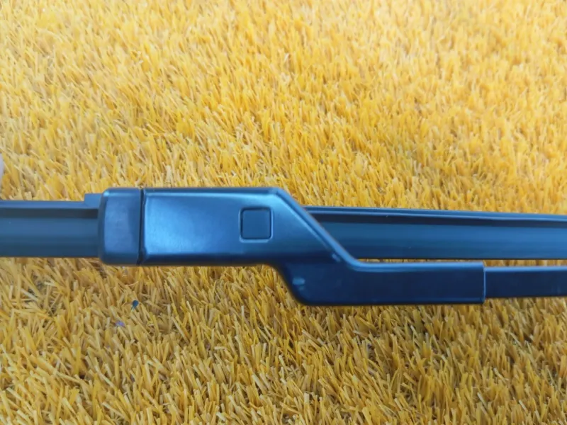 Поводок стеклоочистителя лобового стекла