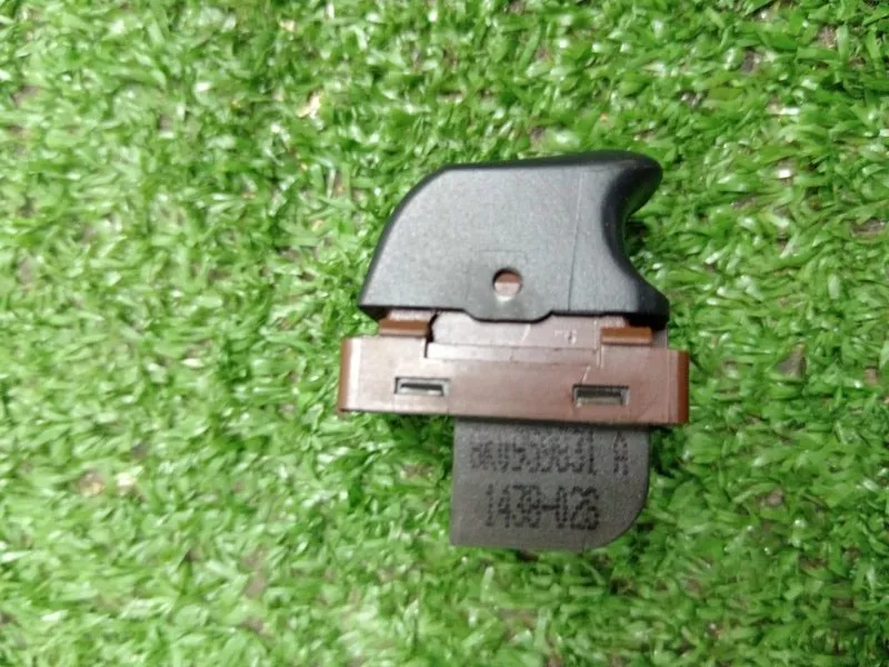 Кнопка открывания багажника