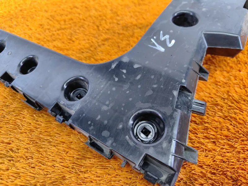 Кронштейн заднего бампера