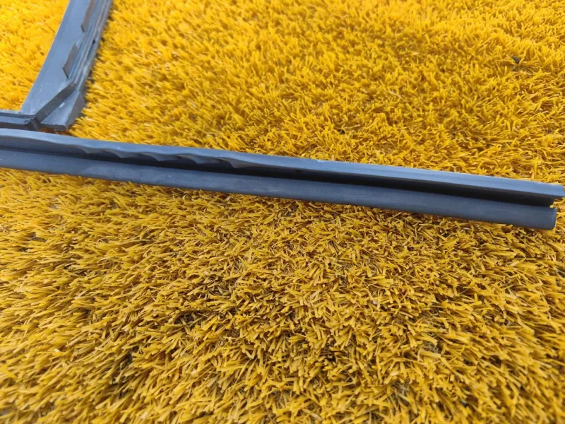 Уплотнитель стекла двери