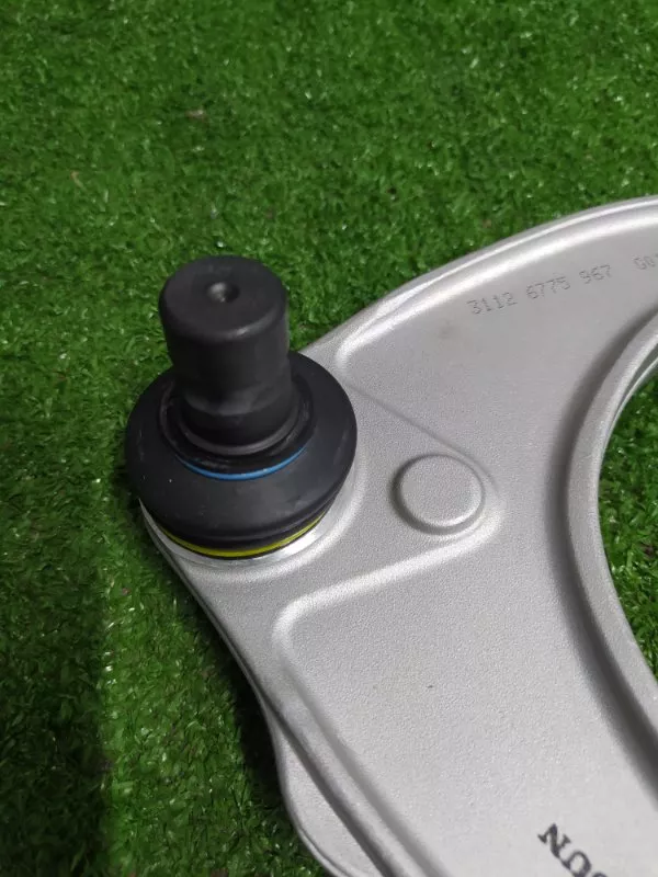 Рычаг подвески верхний