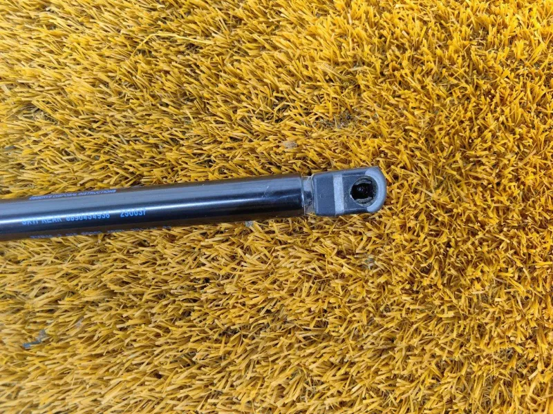 Амортизатор крышки багажника