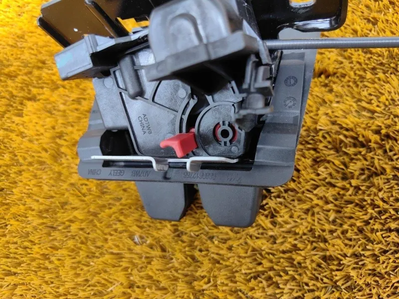 Замок багажника