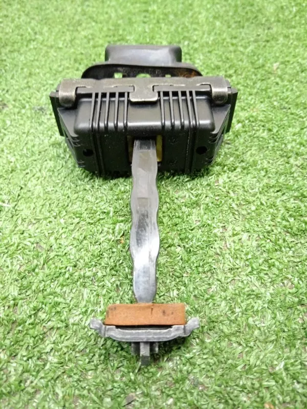 Ограничитель двери