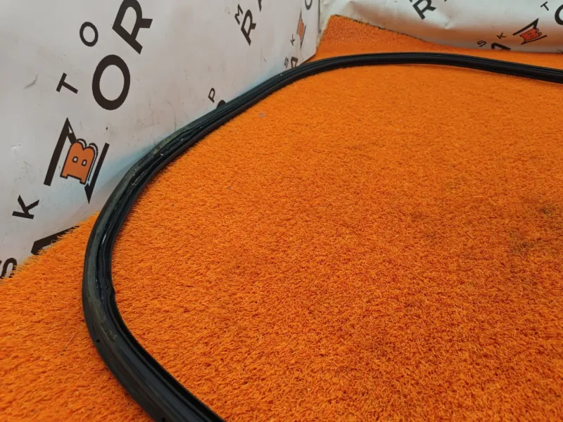 Уплотнитель багажника