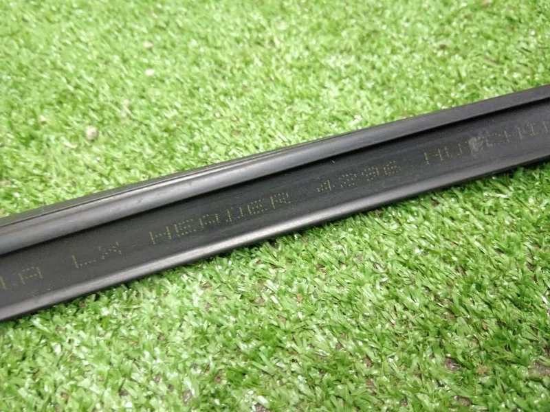 Уплотнитель стекла двери