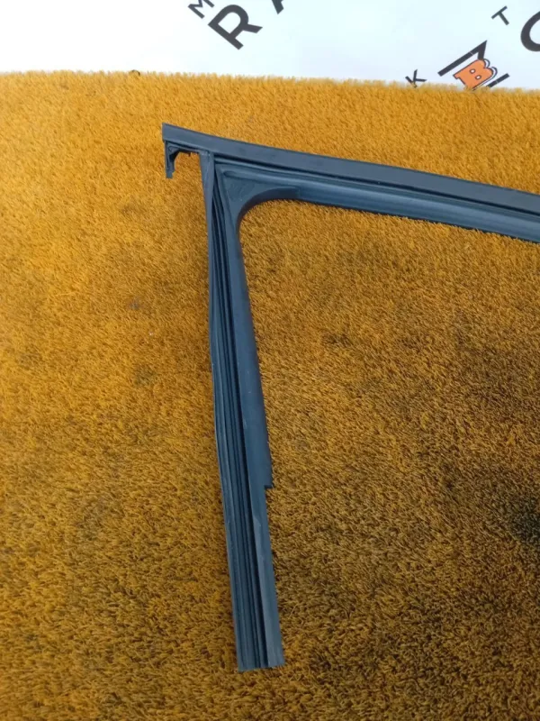 Уплотнитель стекла двери