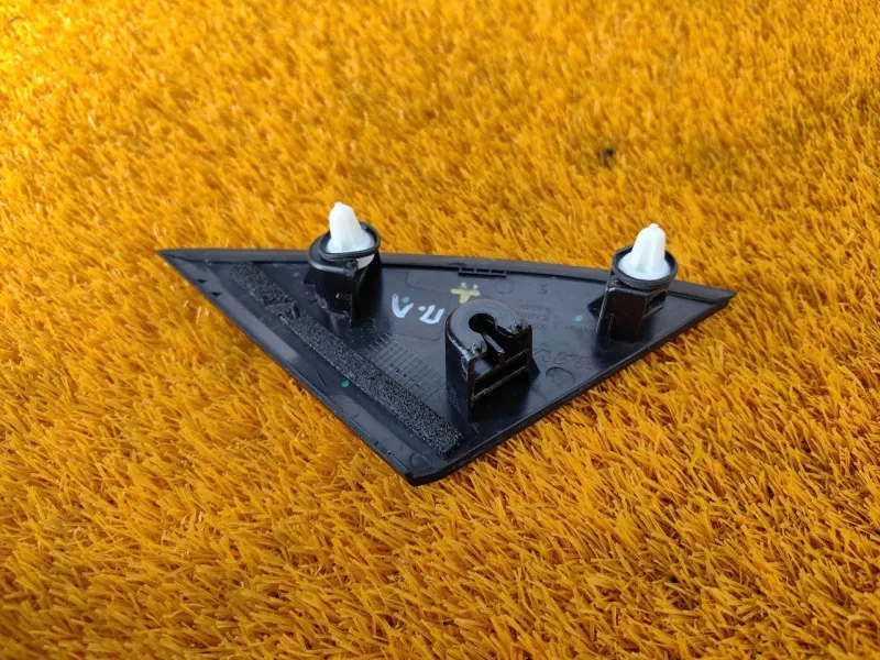 Уголок двери