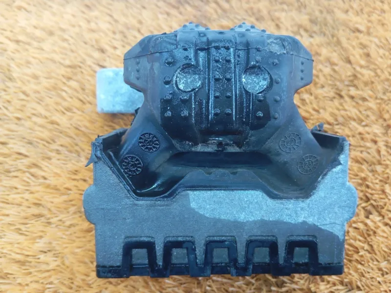 Подушка двигателя