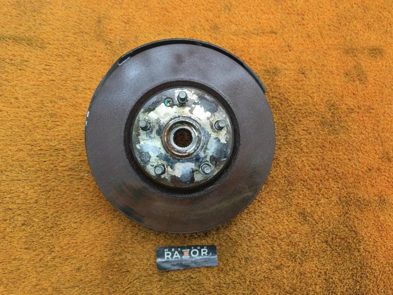 Кулак поворотный