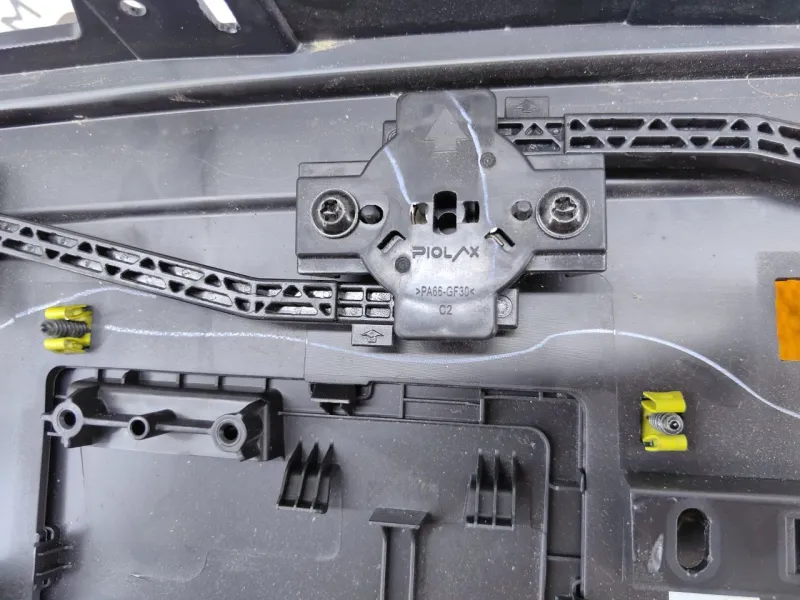 Накладка под бардачком