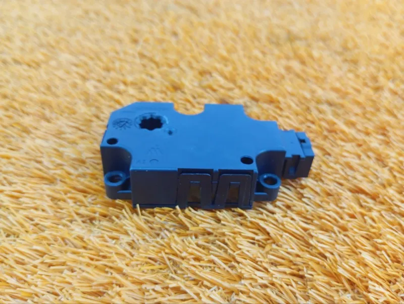 Сервопривод заслонок печки