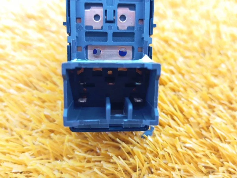 Кнопка стеклоподъемника