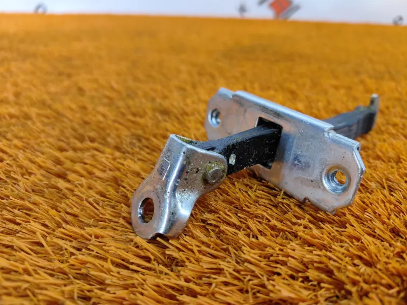 Ограничитель двери