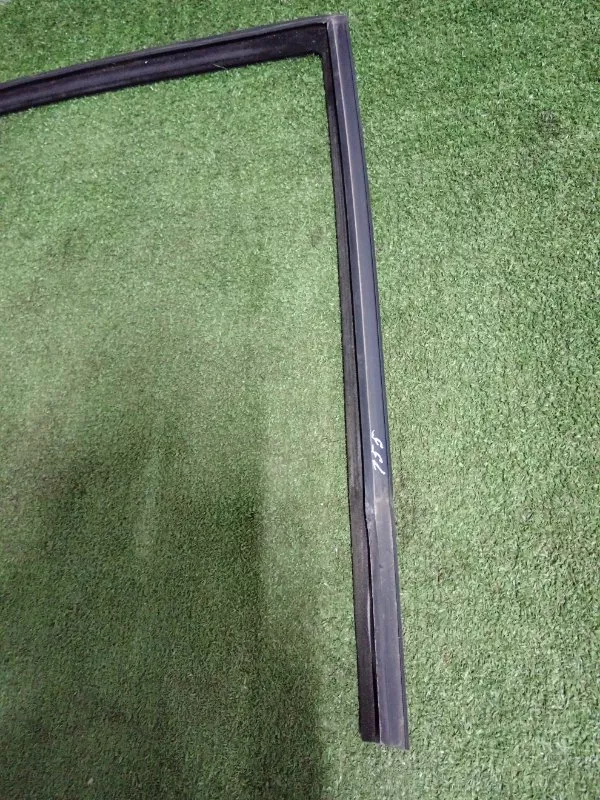 Уплотнитель стекла двери