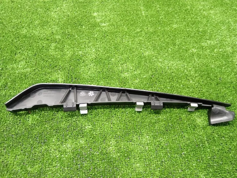 Кронштейн уплотнителя двери