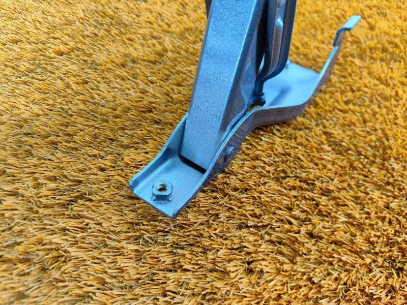 Петля багажника