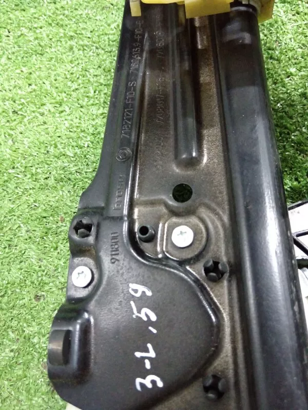 Стеклоподъемник BMW 5-Series 2011 942888100 F10, задний левый