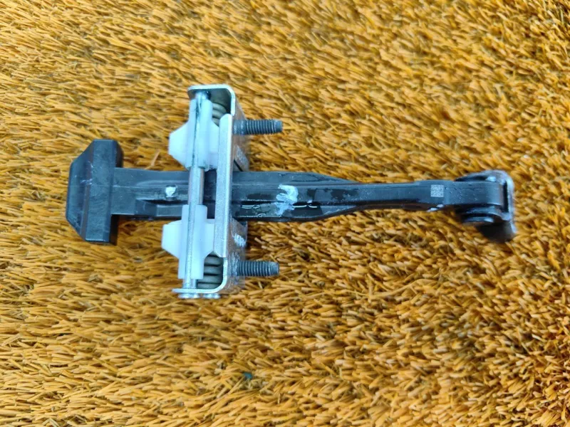 Ограничитель двери