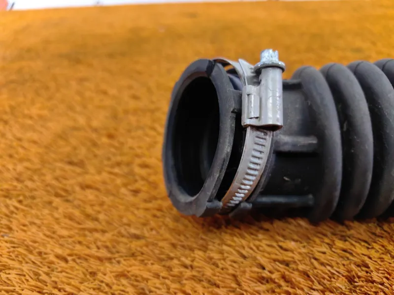 Патрубок воздушного фильтра