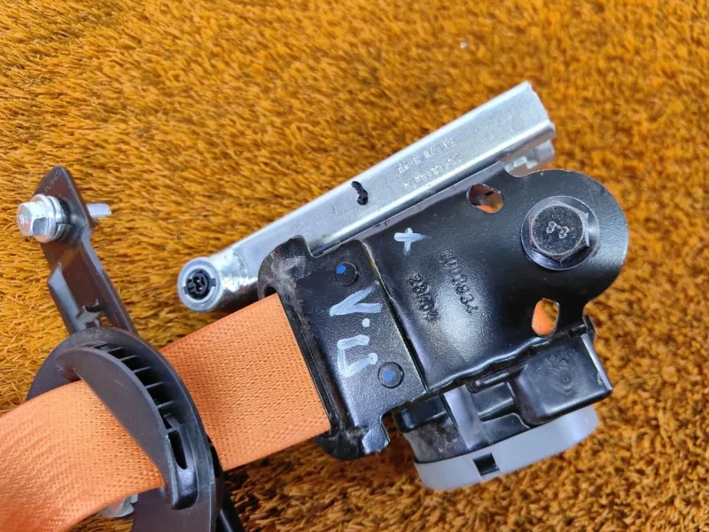 Ремень безопасности